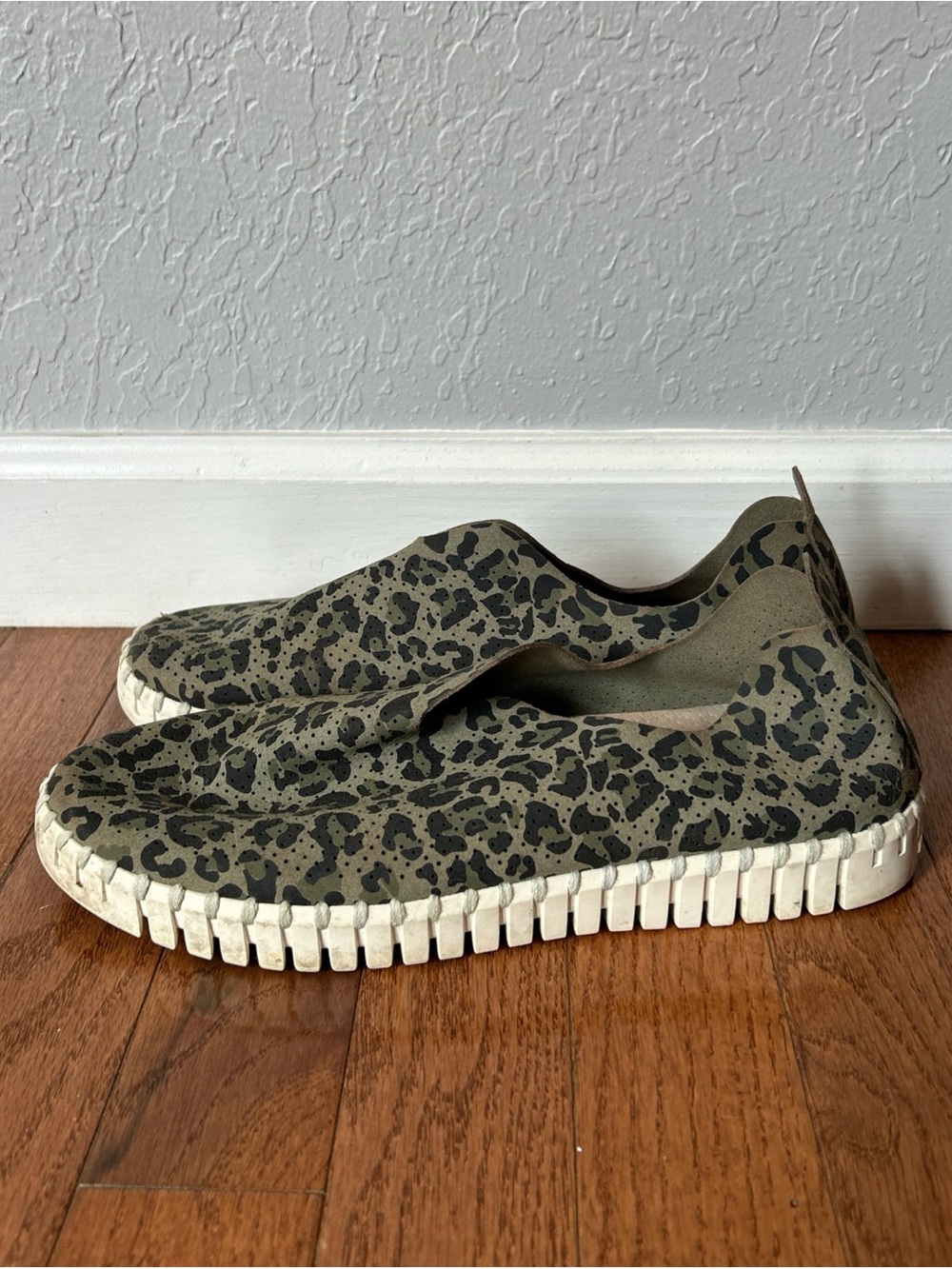 Isle Jacobsen hornbaek tulip slip on shoe EU 39 Women’s size 9 leopard green